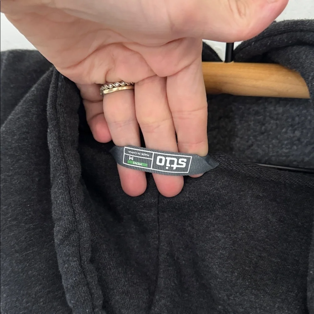 Stio Gray Mountain Scene Hoodie Medium - Picture 5 of 6